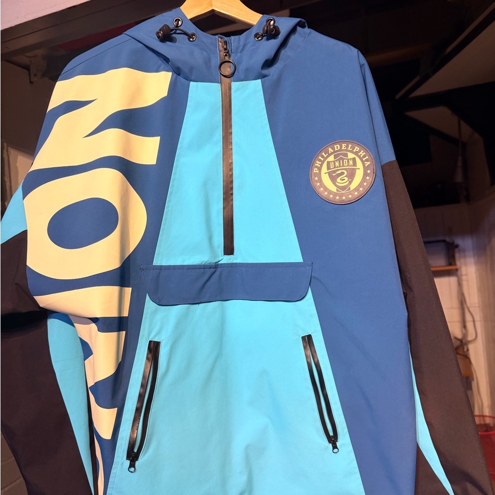 Philadelphia Union rain/wind anorak by LIVE BREATHE FUTBOL, size XL